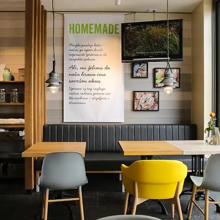 מלון Sobe רבנה גורה